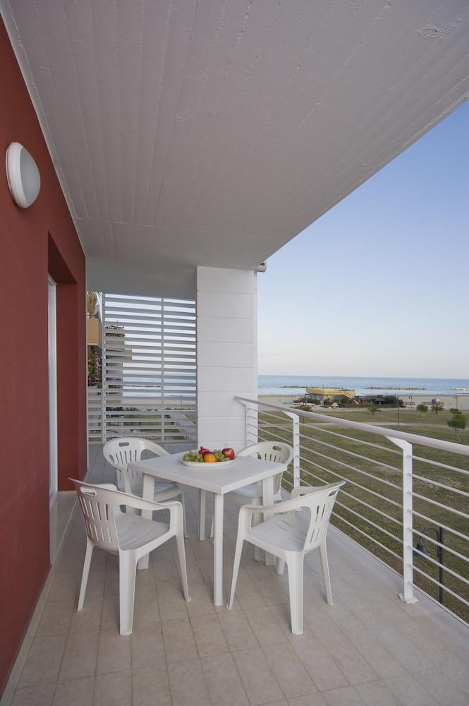 Sea Resort Rosburgo Roseto Degli Abruzzi Exterior photo