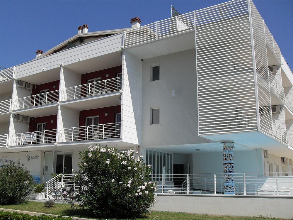 Sea Resort Rosburgo Roseto Degli Abruzzi Exterior photo