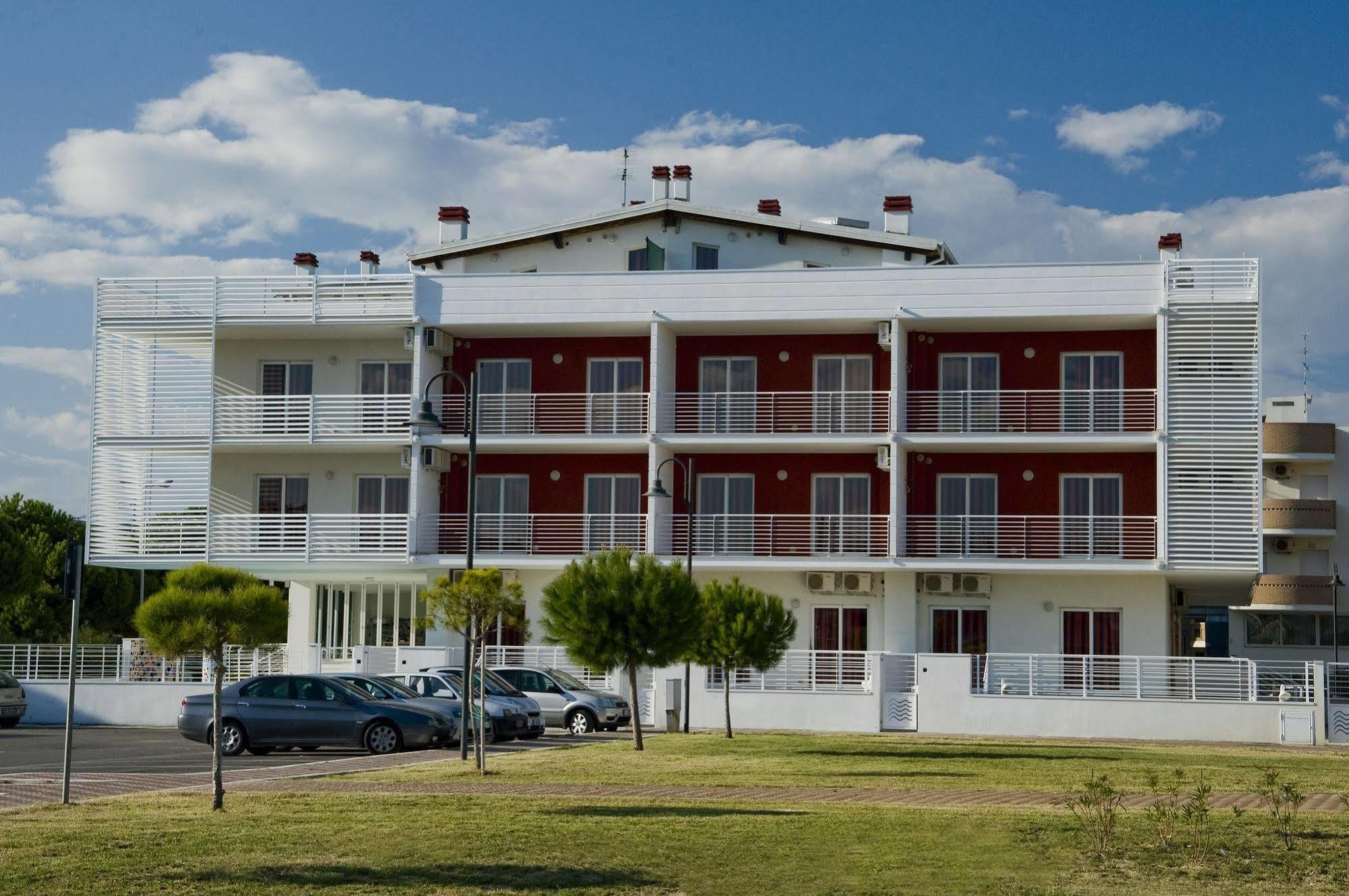Sea Resort Rosburgo Roseto Degli Abruzzi Exterior photo
