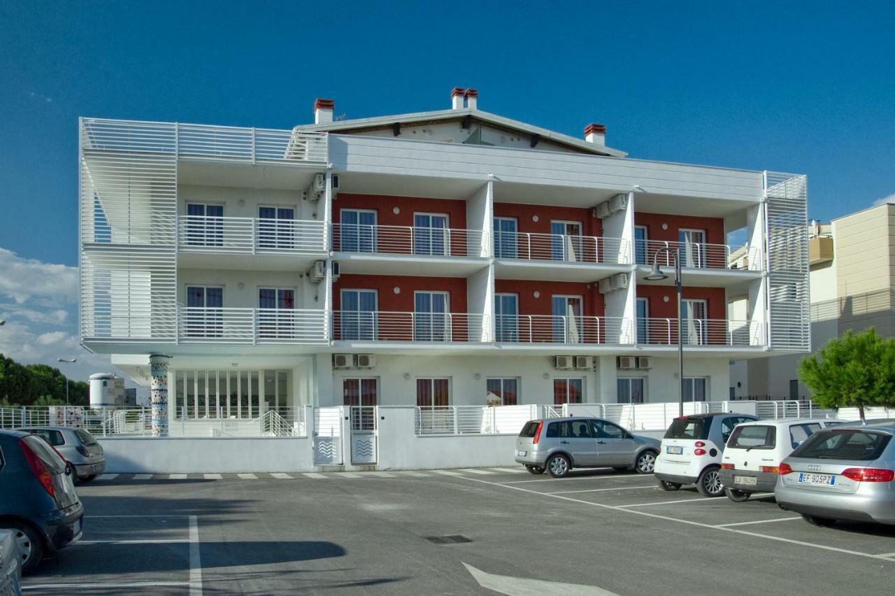 Sea Resort Rosburgo Roseto Degli Abruzzi Exterior photo