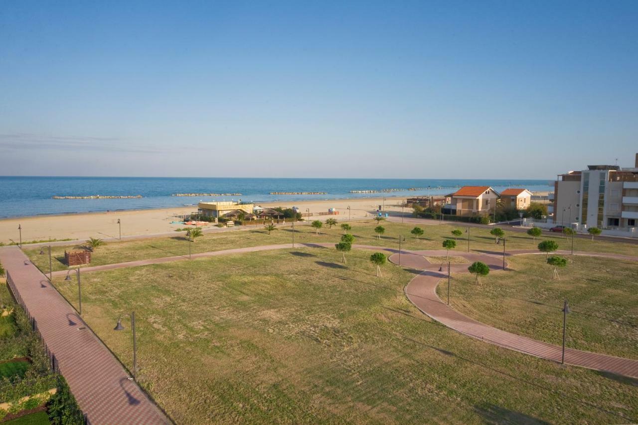 Sea Resort Rosburgo Roseto Degli Abruzzi Exterior photo
