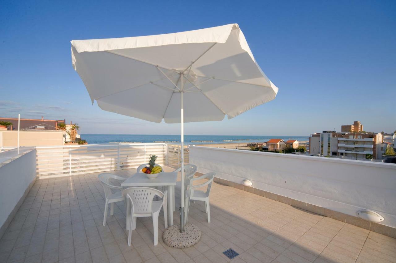 Sea Resort Rosburgo Roseto Degli Abruzzi Exterior photo