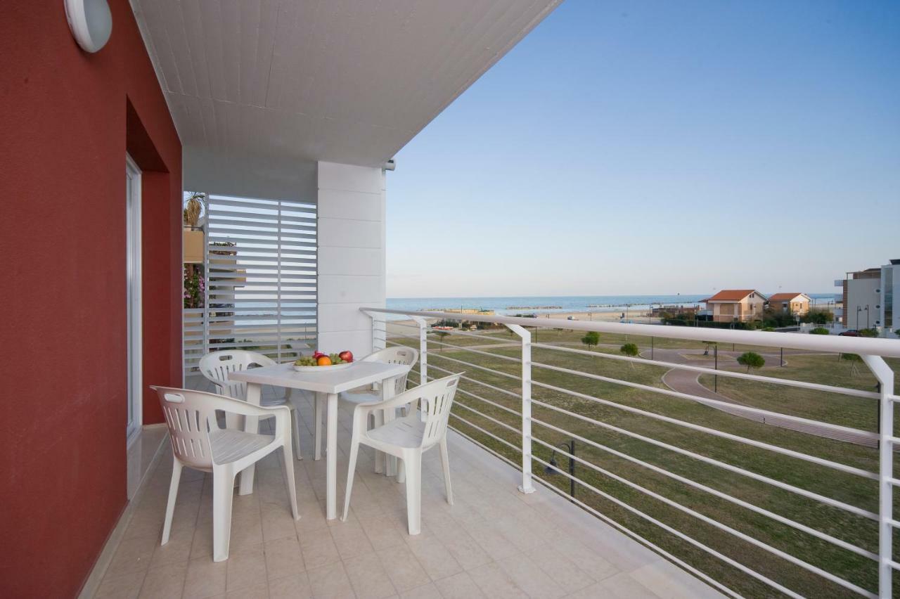 Sea Resort Rosburgo Roseto Degli Abruzzi Exterior photo